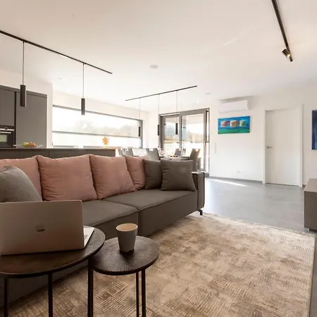 Luxury Penthouse Near Kleve - 3 Bedrooms - 6 People - 2 Bathrooms 아파트 *